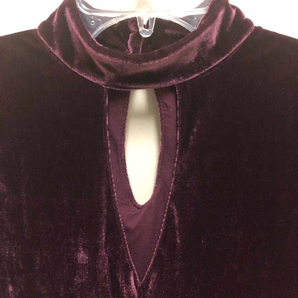 Tart Keyhole Crushed Velvet Blouse - ❤️Day - Picture 2 of 8